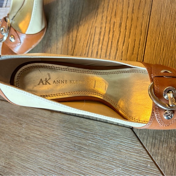 Anne Klein peep toe heels, size 6M - Picture 2 of 4